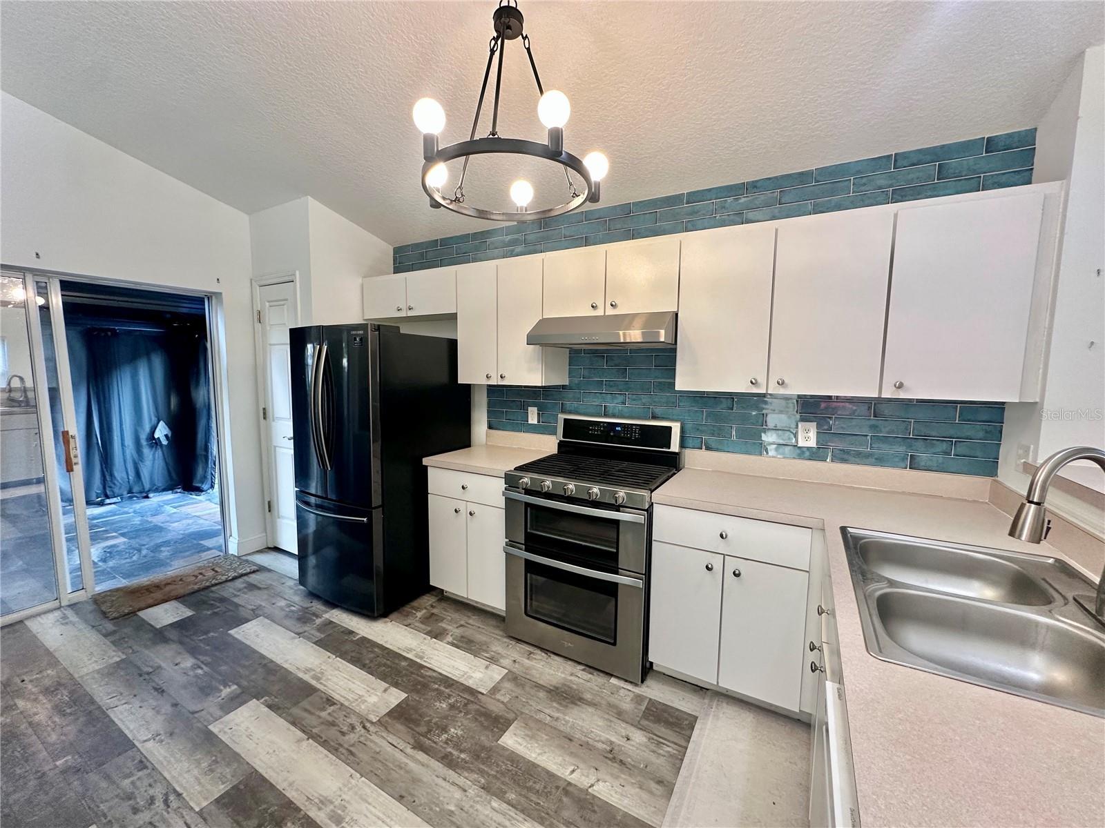 THOUSAND OAKS MULTI FAMILY - Residential