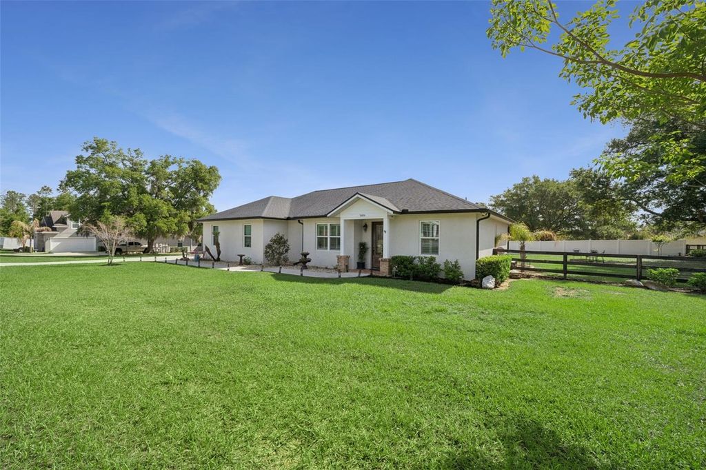 Photo of 16814 Ninth Street, Montverde, FL 34756 (MLS # G5110899)