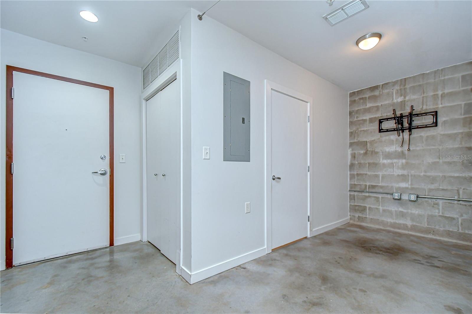 BOX FACTORY LOFTS - Residential