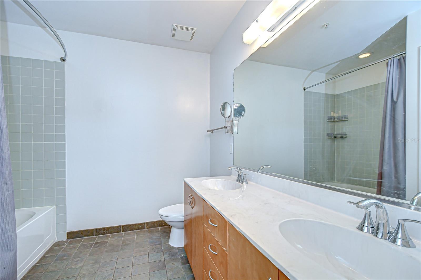 BOX FACTORY LOFTS - Residential