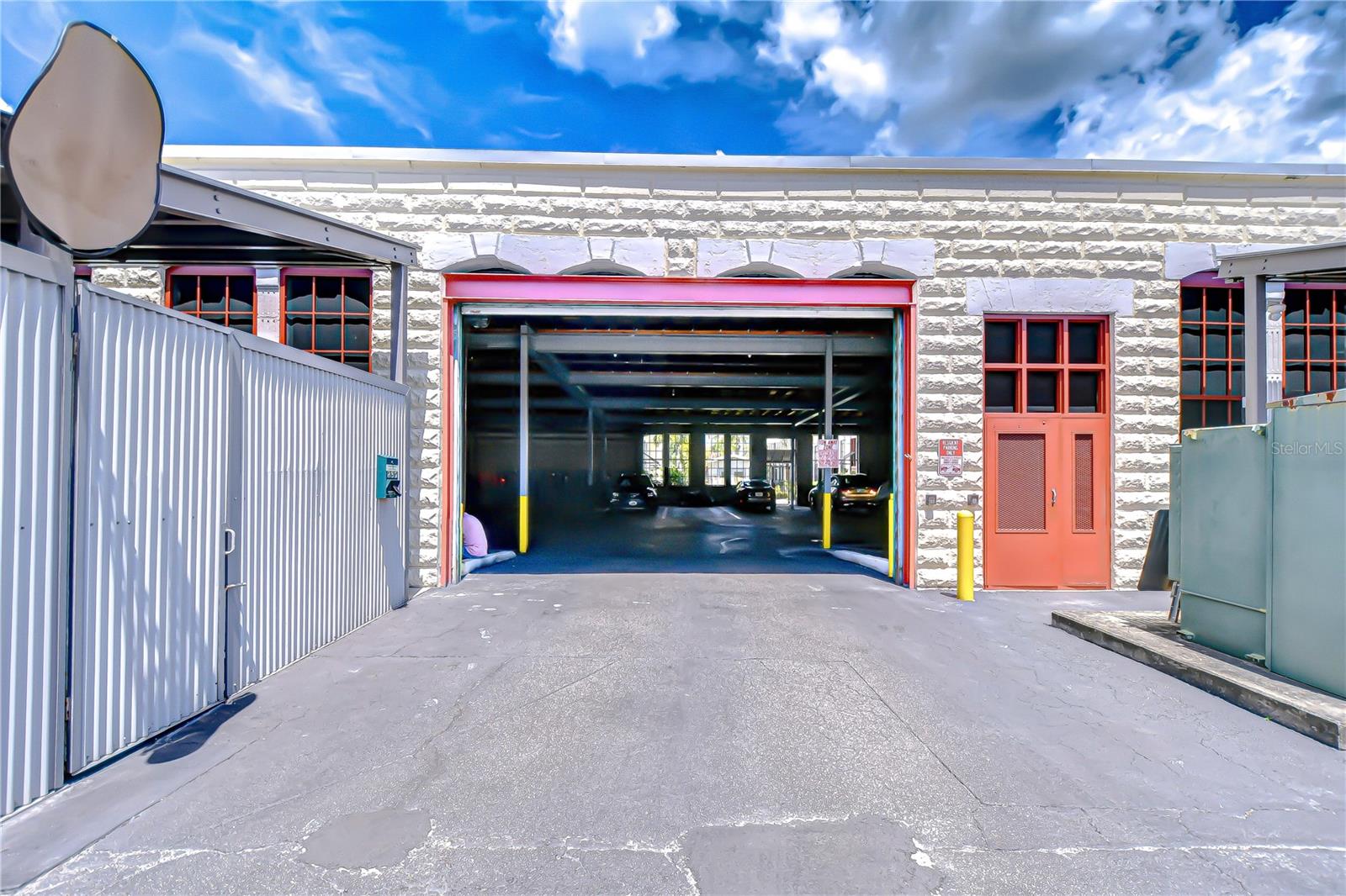 BOX FACTORY LOFTS - Residential