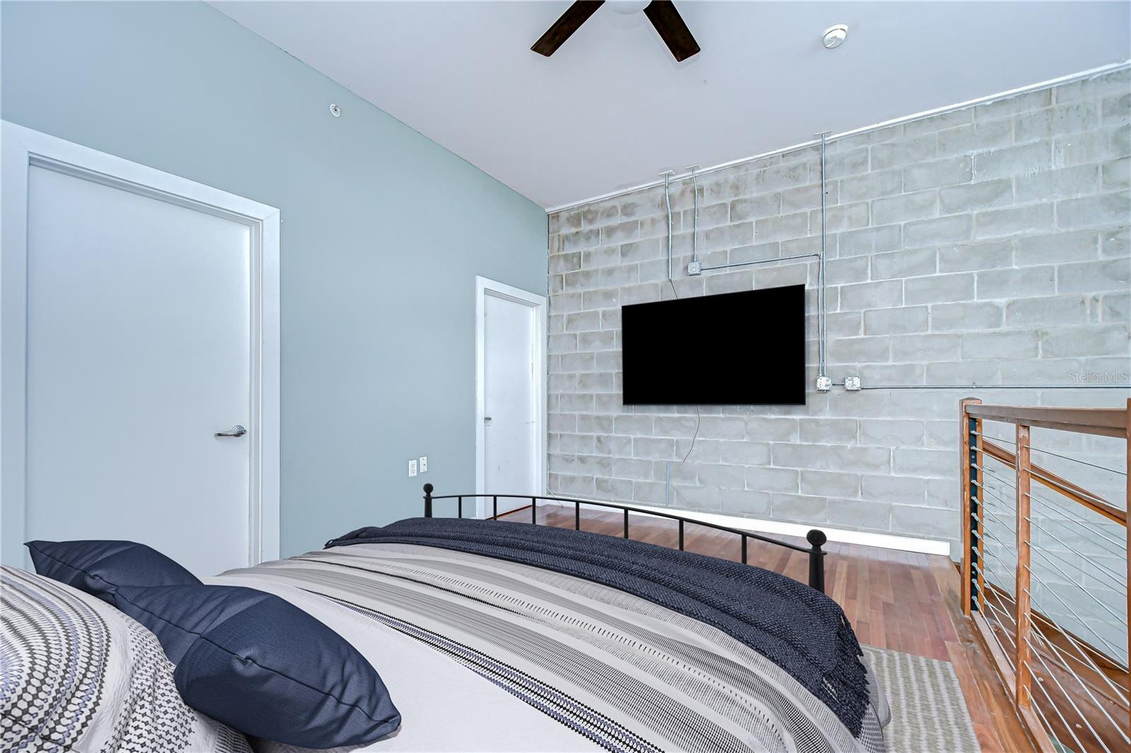 BOX FACTORY LOFTS - Residential