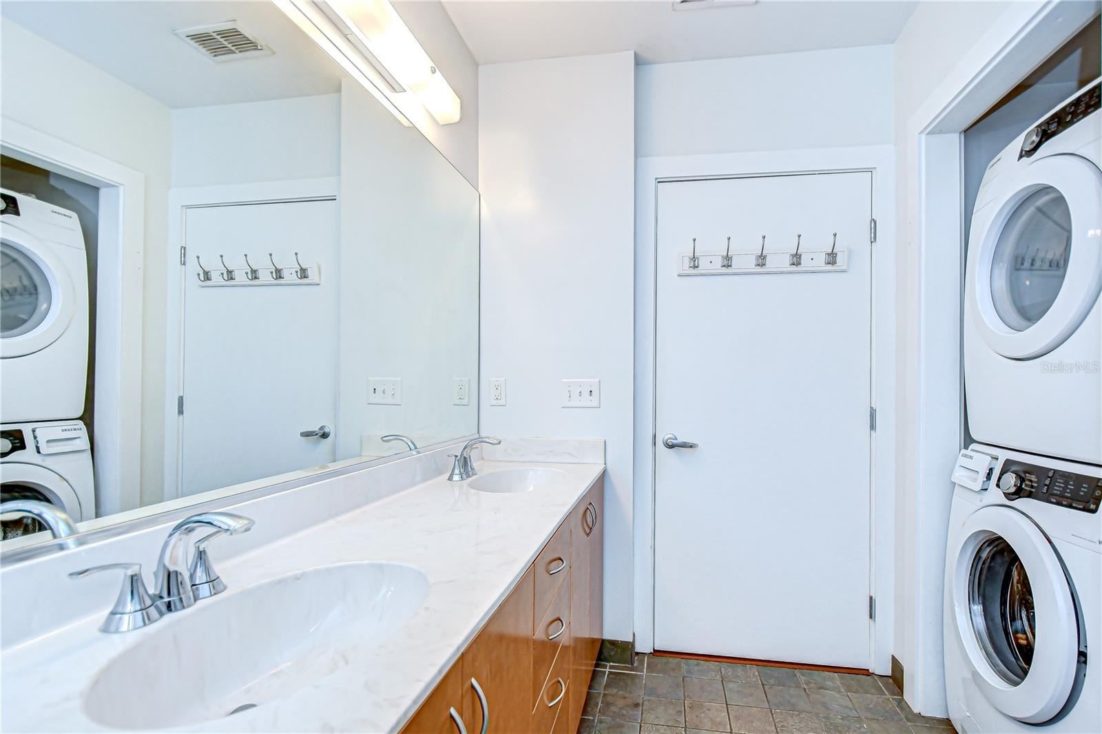 BOX FACTORY LOFTS - Residential