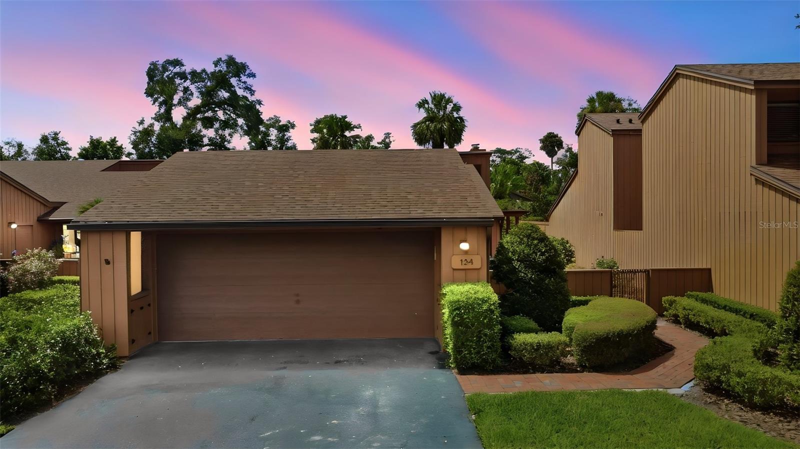 124 OAKS COURT 124