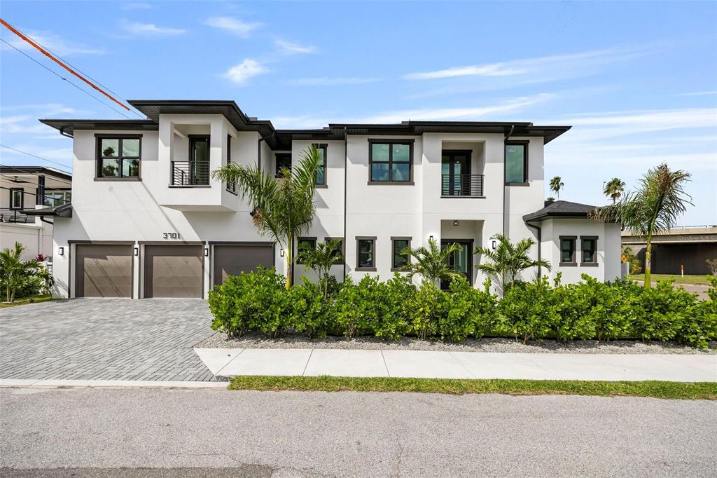 Photo of 3701 S Lynwood Avenue, Tampa, FL 33611 (MLS # TB8437041)