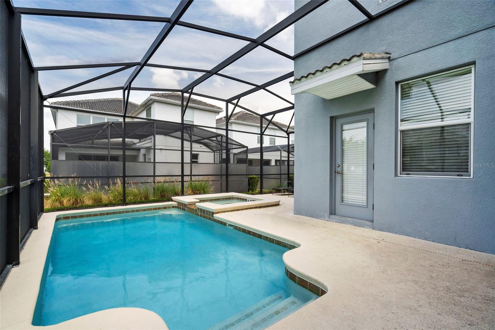 STOREY LAKE - Residential