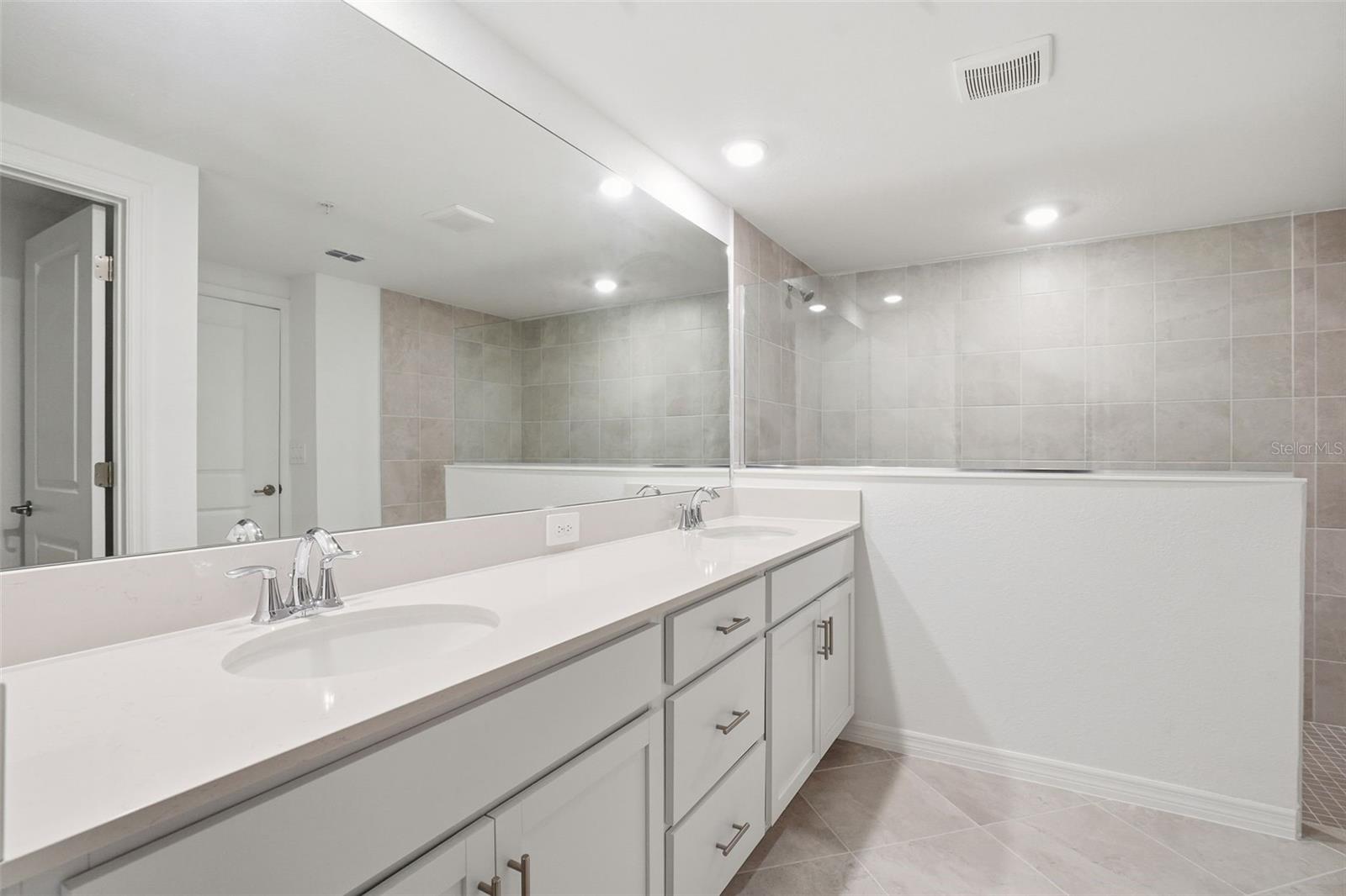 LEGENDS COVE - Residential