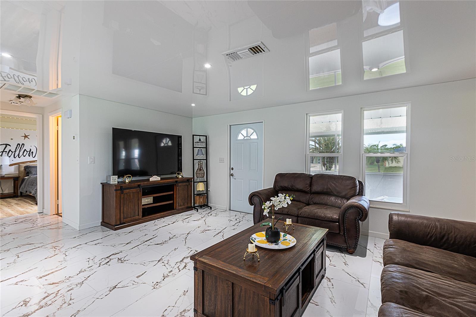 295 ANNAPOLIS LANE