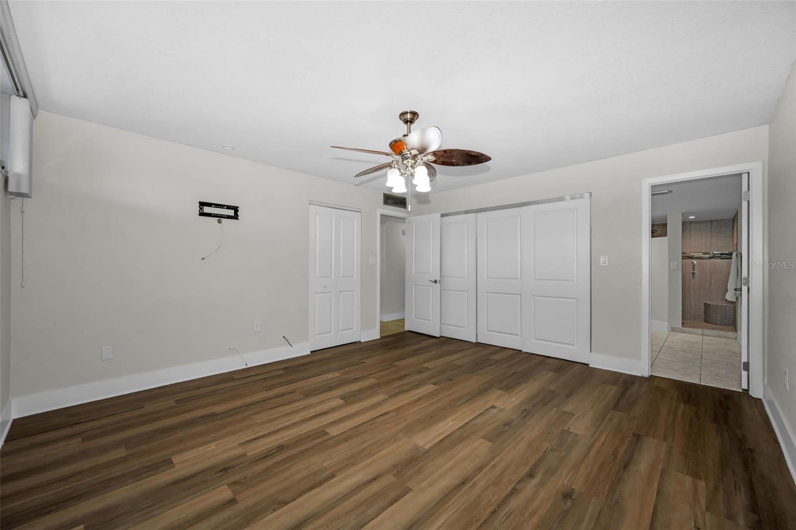 EDGEWATER ARMS 3RD CONDO - Residential