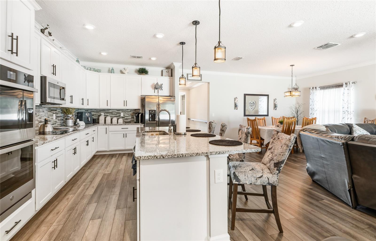 TREATY OAKS - Residential