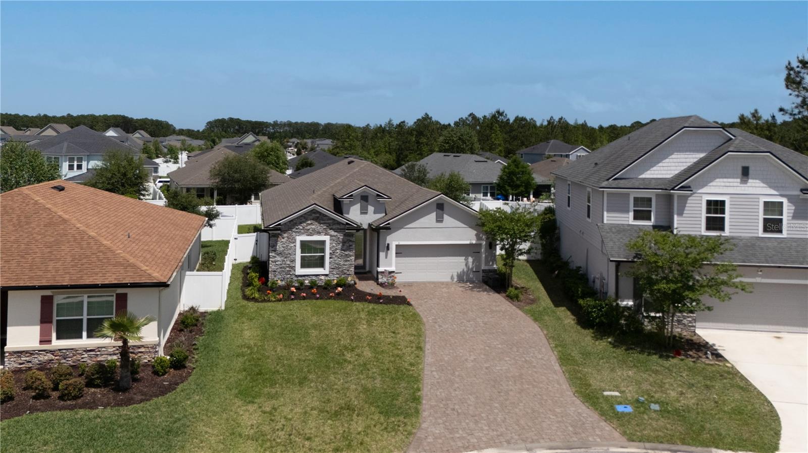 TREATY OAKS - Residential
