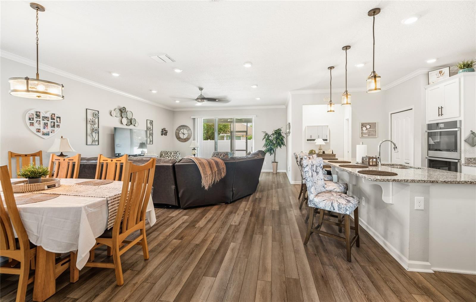 TREATY OAKS - Residential