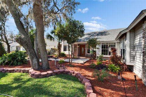 A home in PLANT CITY