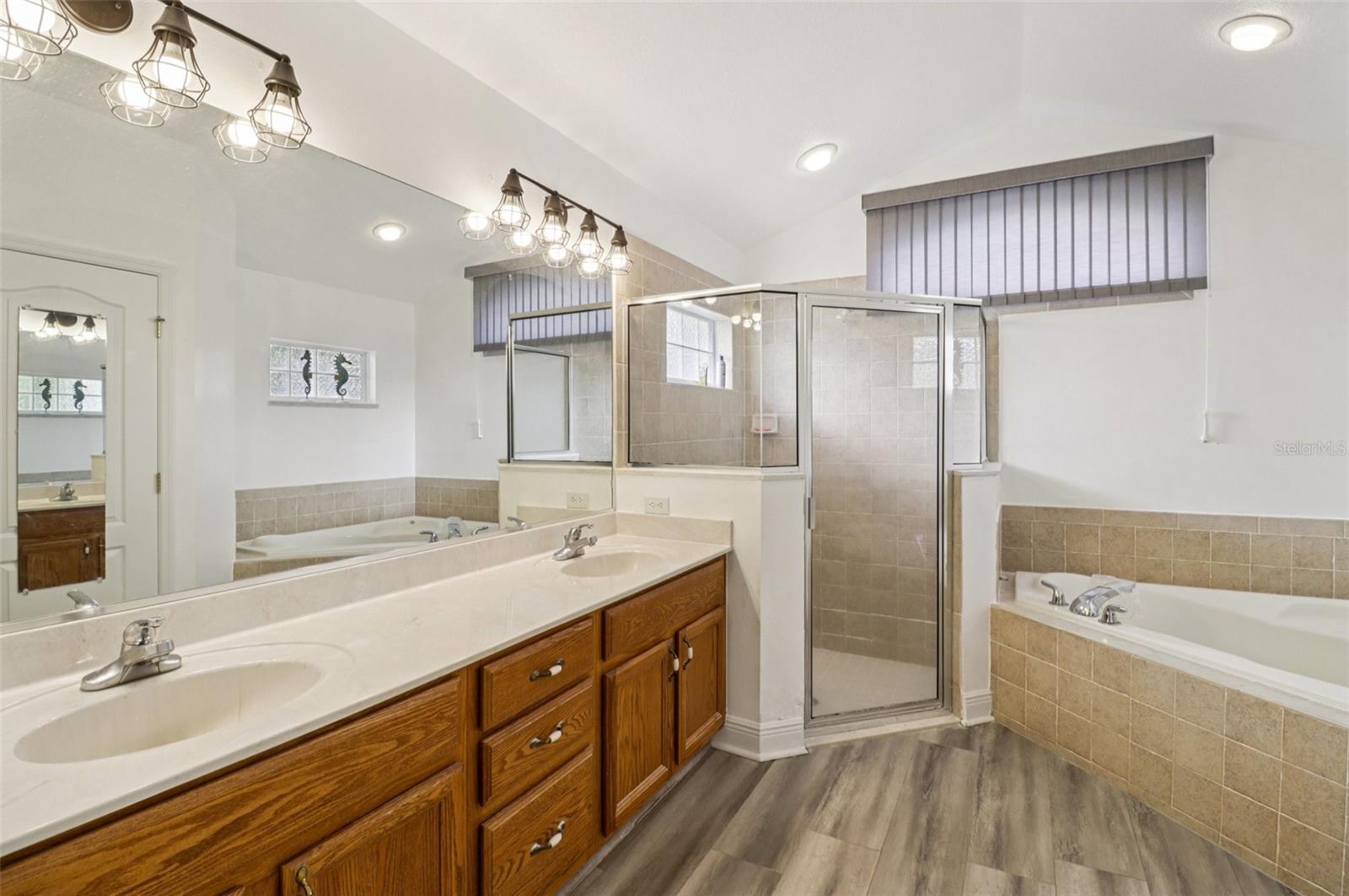 FAIRWAYS/ROLLING HILLS ADD 01 - Residential