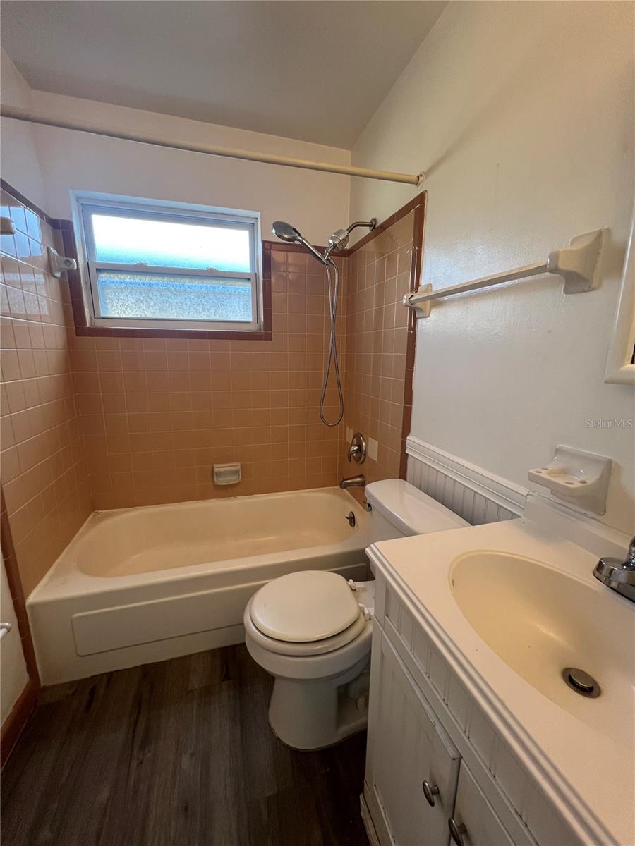 TOWN & COUNTRY ESTATES REP - Residential Lease