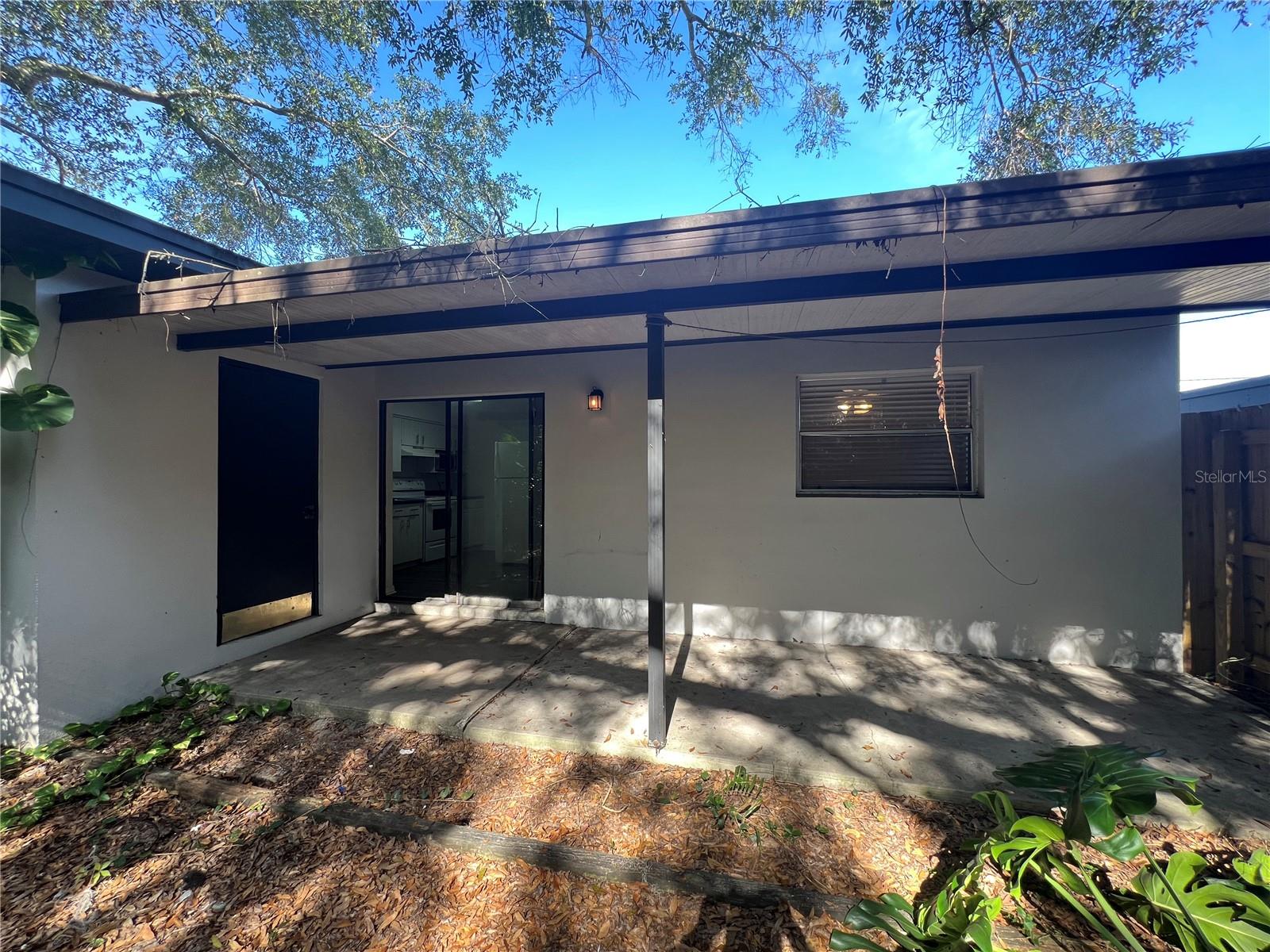 TOWN & COUNTRY ESTATES REP - Residential Lease