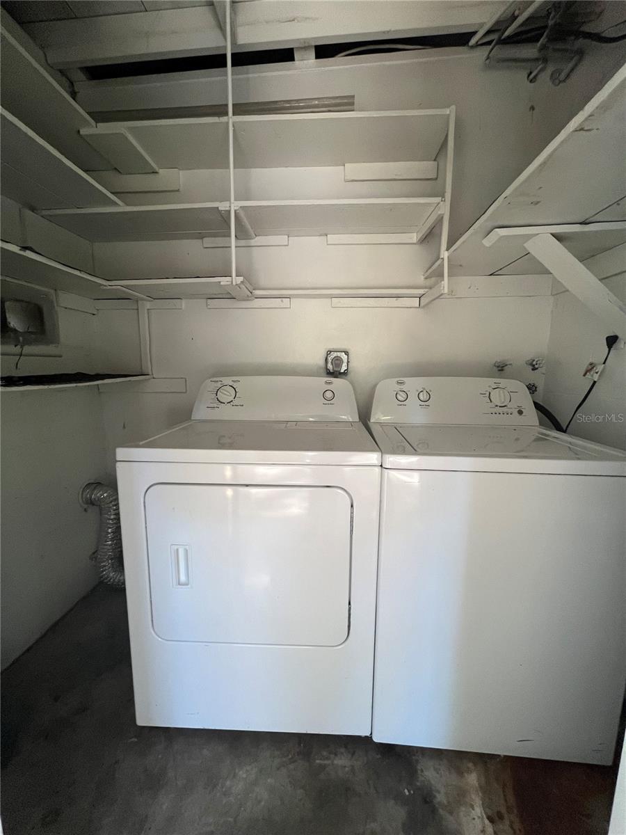 TOWN & COUNTRY ESTATES REP - Residential Lease