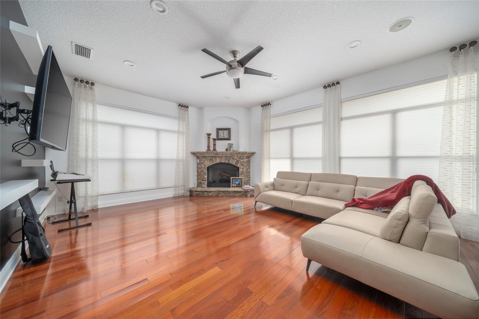 CLERMONT CARRINGTON AT LEGENDS SUB - Residential Lease