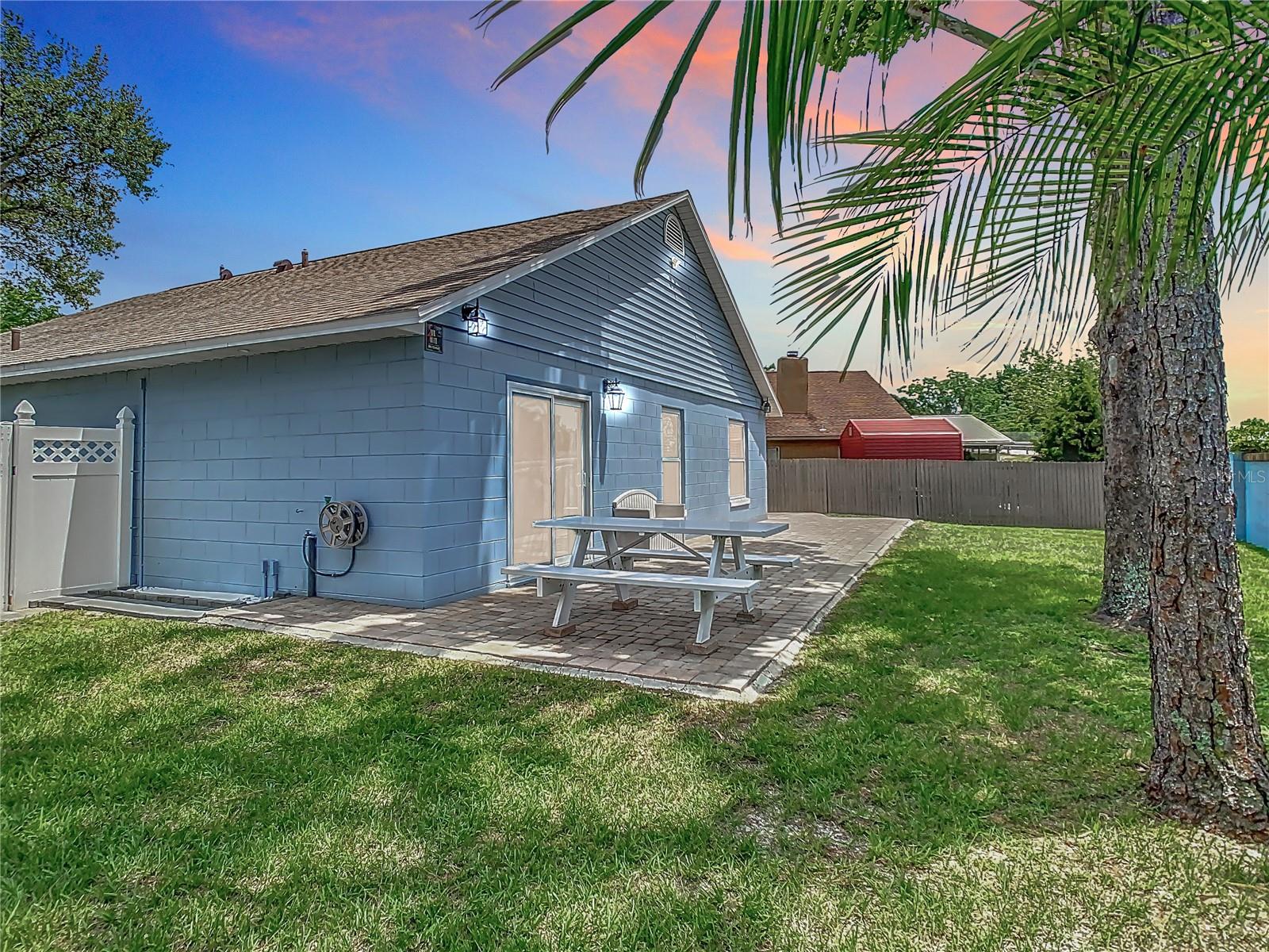 2641 DELCREST DRIVE