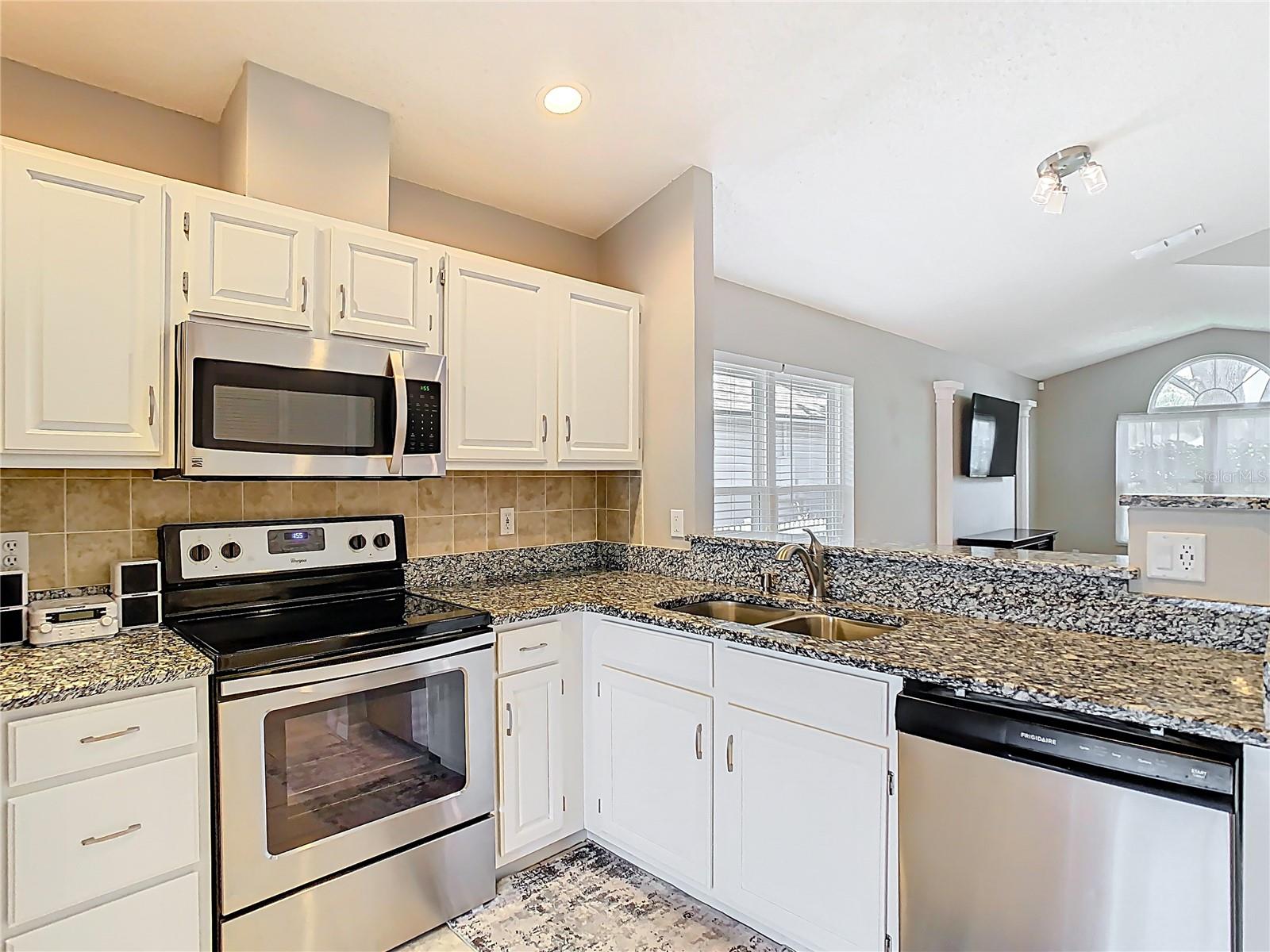 2641 DELCREST DRIVE