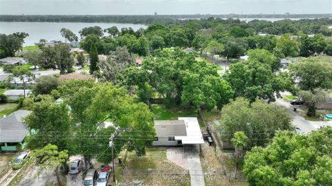 A home in WINTER HAVEN