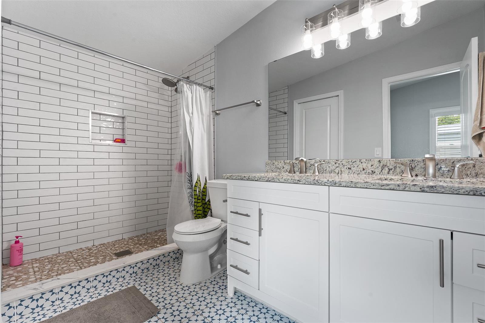 LYNNWOOD ESTATES - Residential