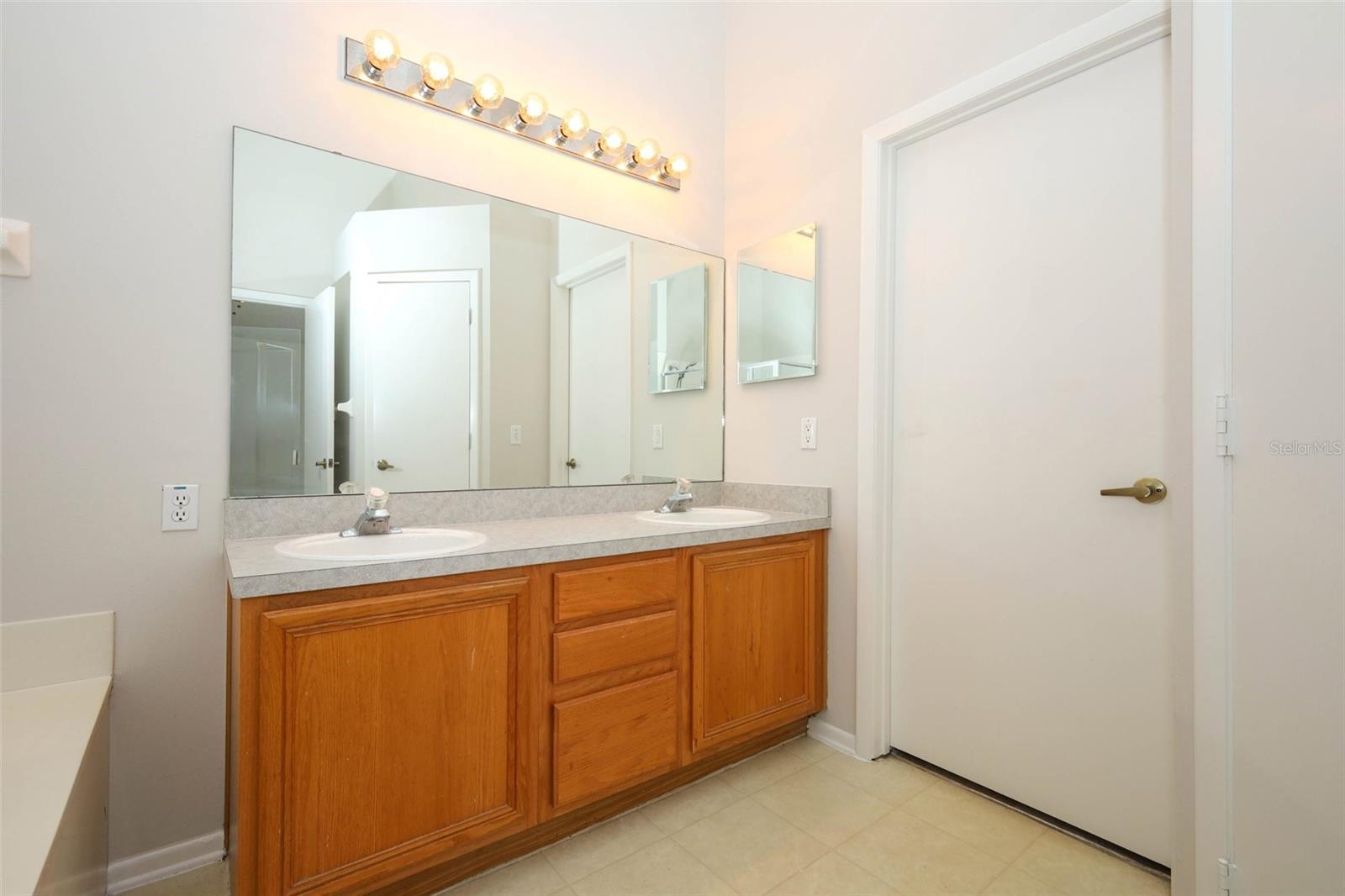 CHASE GROVES UNIT 5A - Residential