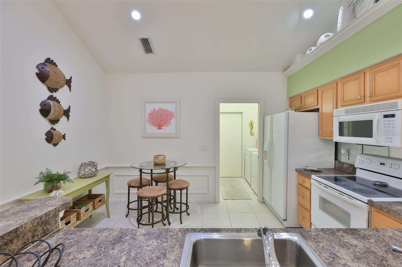 FAIRWAY PALMS A CONDO - Residential