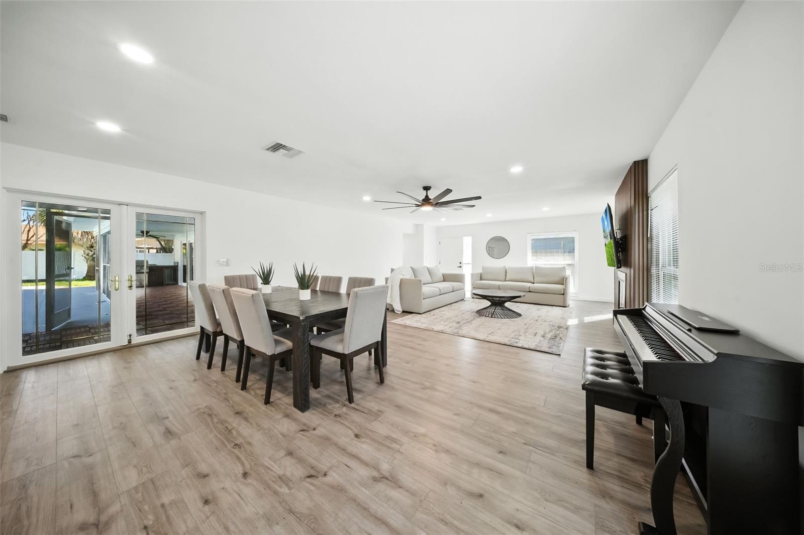 ST PETERSBURG BEACH NORTH UNIT 8 - Residential Lease