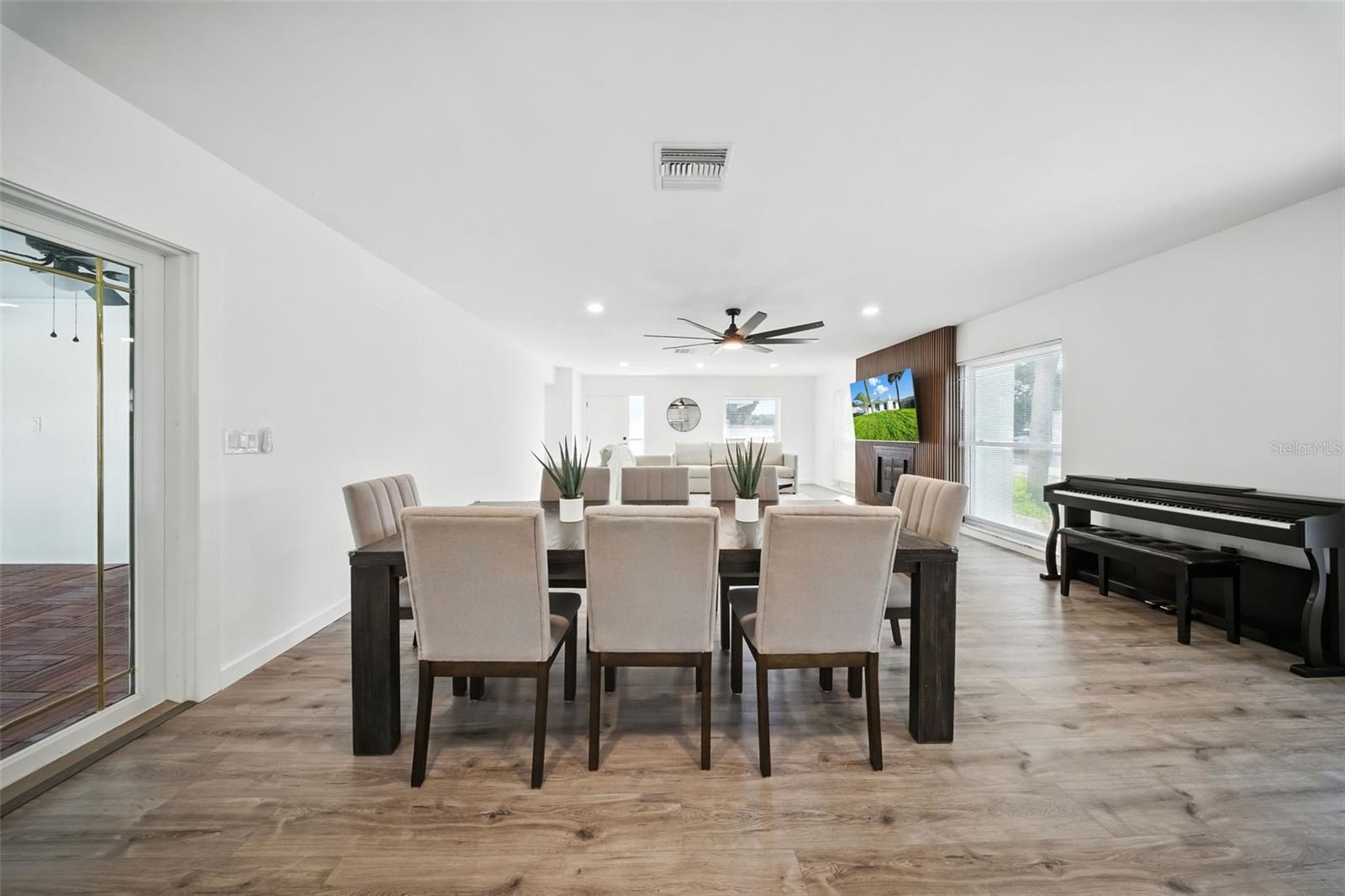 ST PETERSBURG BEACH NORTH UNIT 8 - Residential Lease