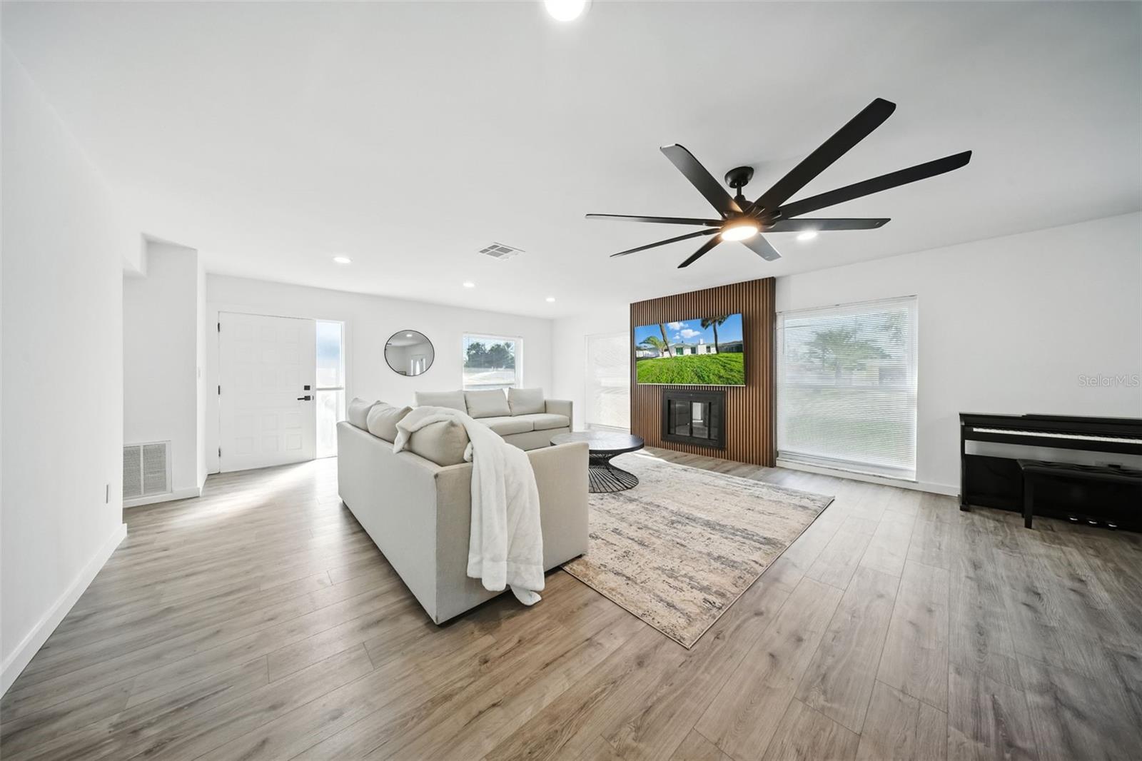 ST PETERSBURG BEACH NORTH UNIT 8 - Residential Lease