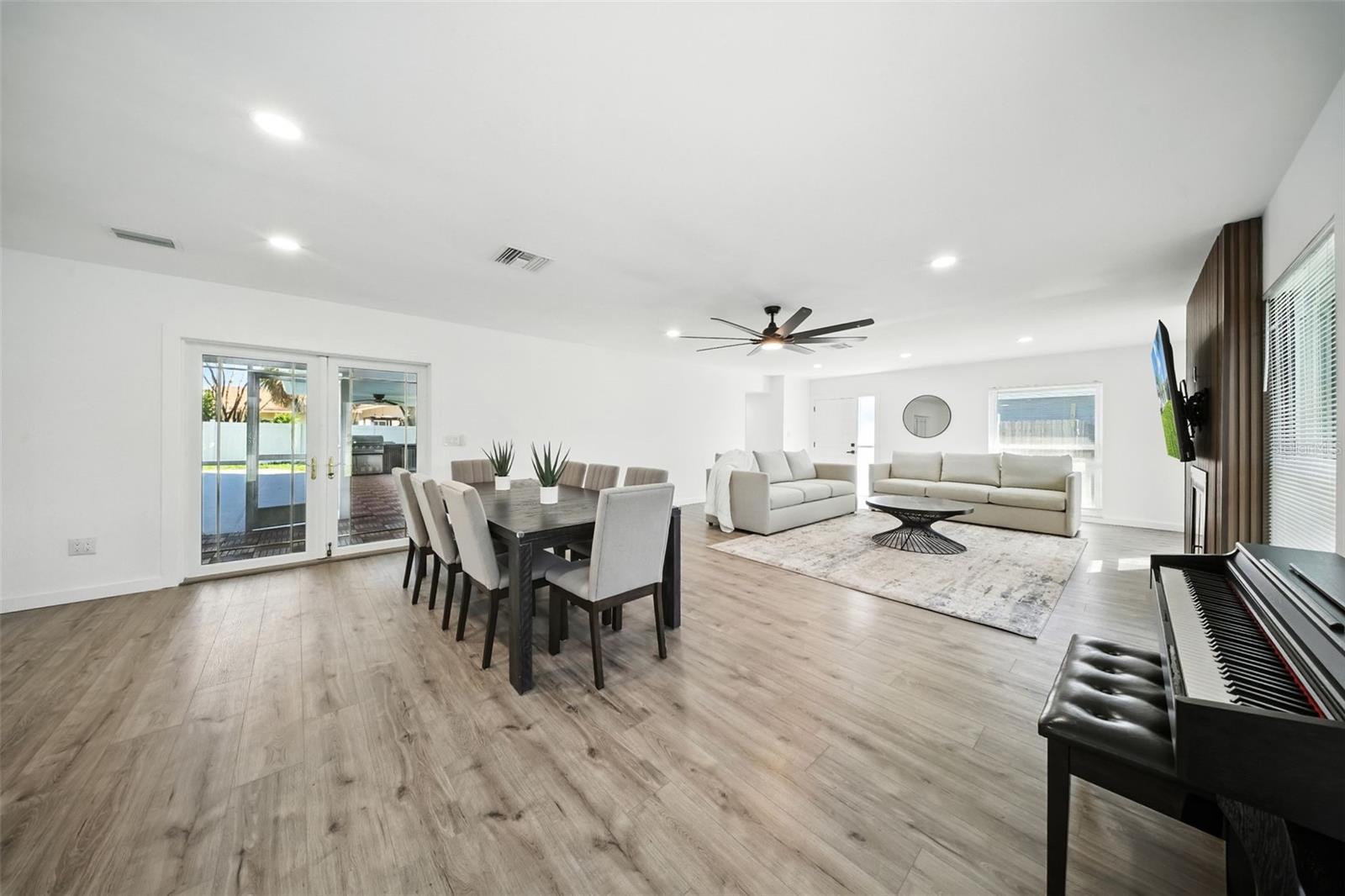 ST PETERSBURG BEACH NORTH UNIT 8 - Residential Lease