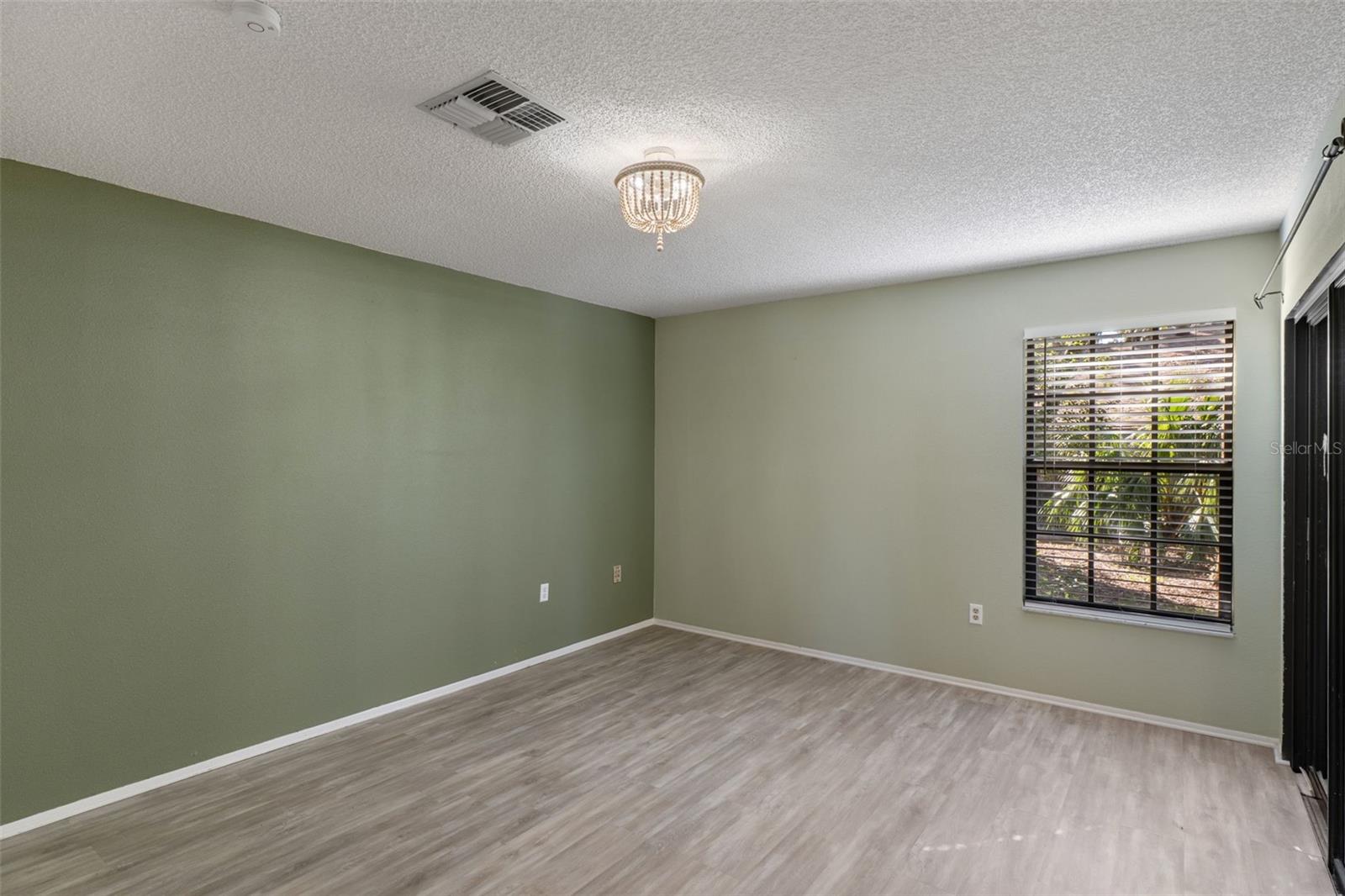 TMBR PINES PN GR VL - Residential