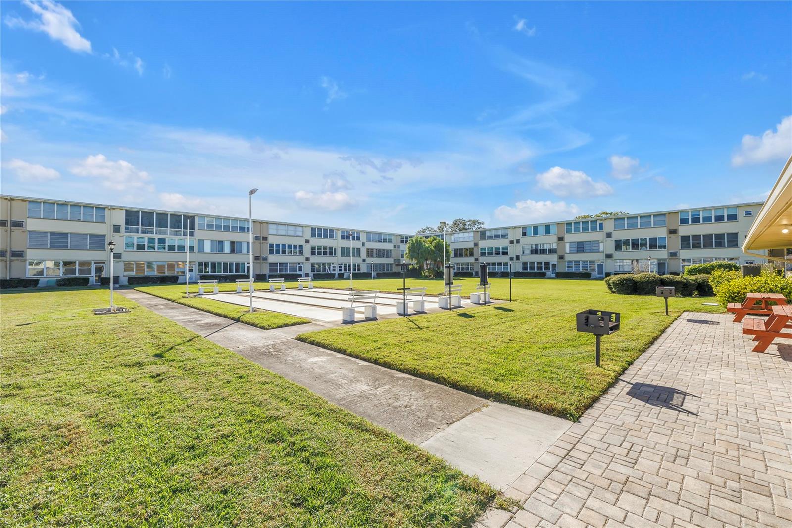 GATEWAY SQUARE APTS - Residential