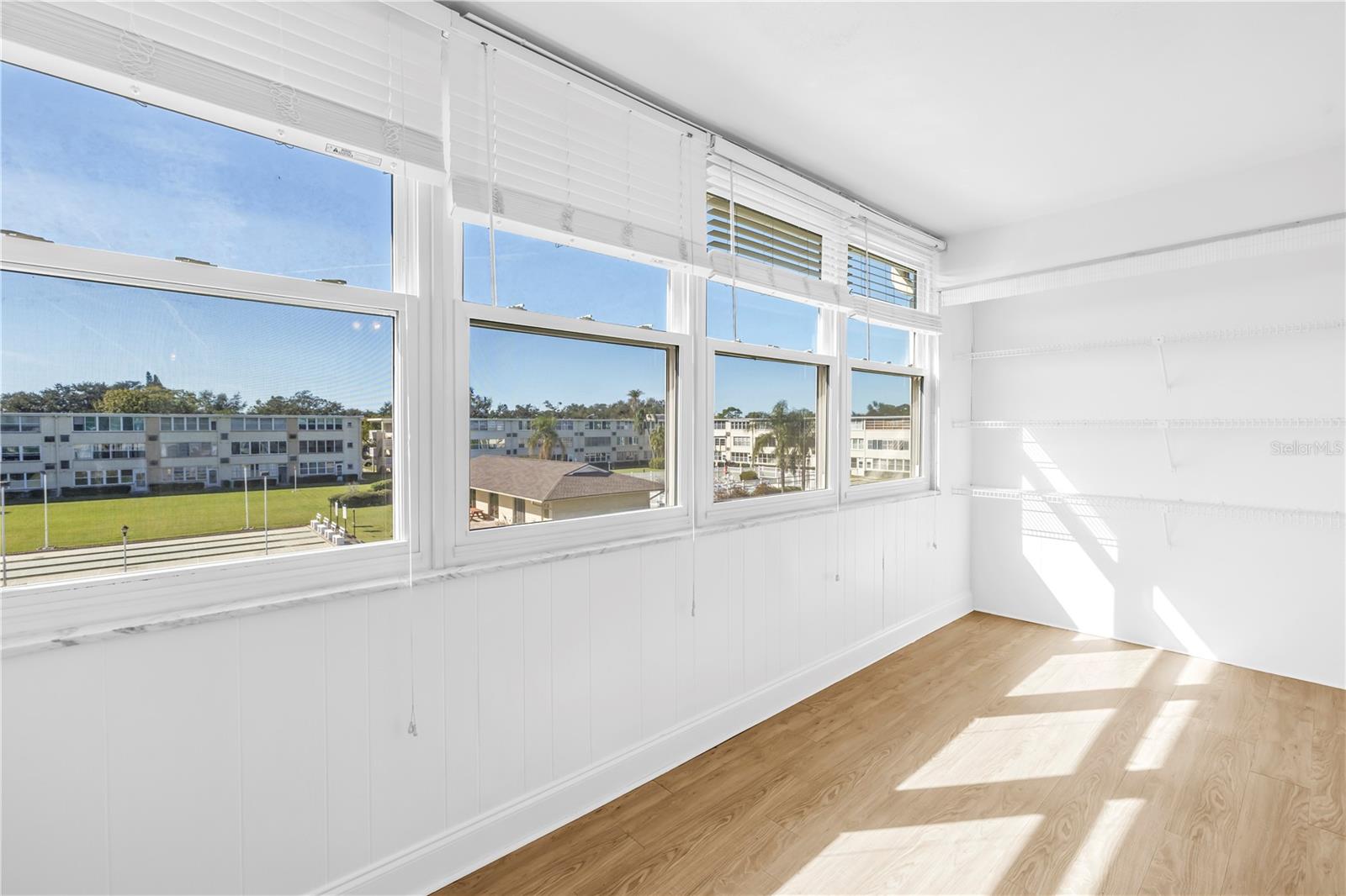 GATEWAY SQUARE APTS - Residential