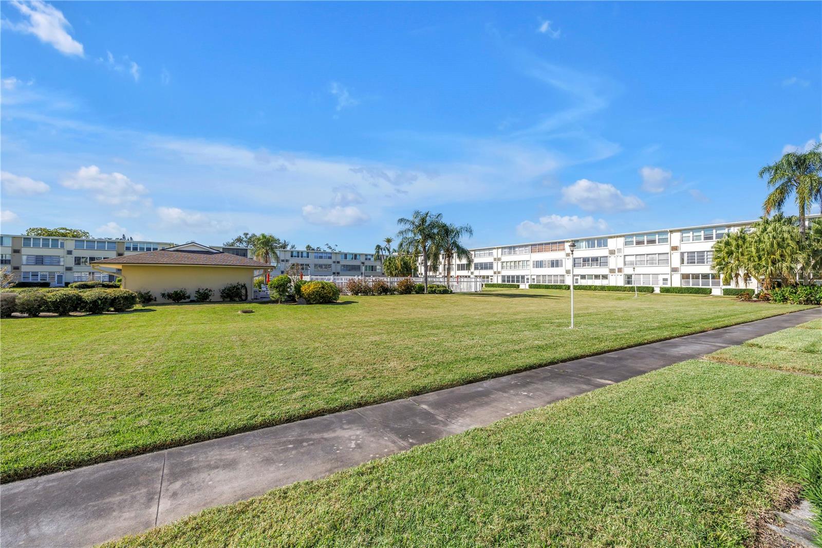 GATEWAY SQUARE APTS - Residential