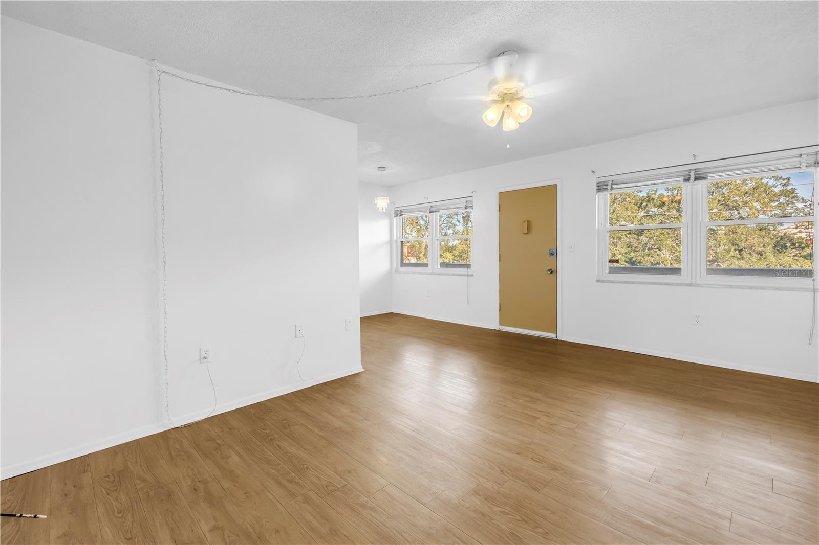 GATEWAY SQUARE APTS - Residential