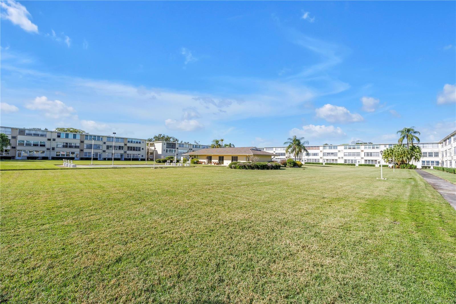 GATEWAY SQUARE APTS - Residential