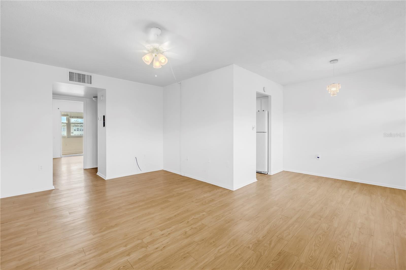 GATEWAY SQUARE APTS - Residential