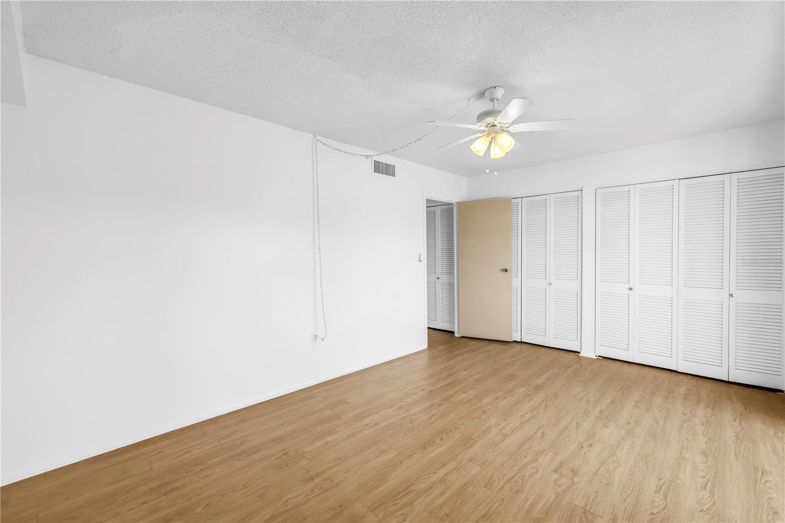 GATEWAY SQUARE APTS - Residential