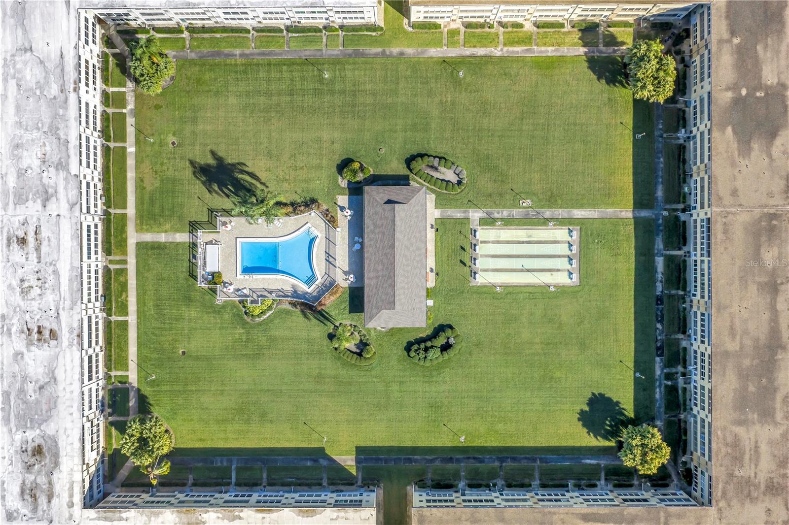 GATEWAY SQUARE APTS - Residential