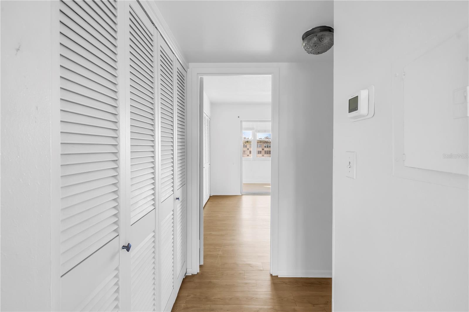 GATEWAY SQUARE APTS - Residential