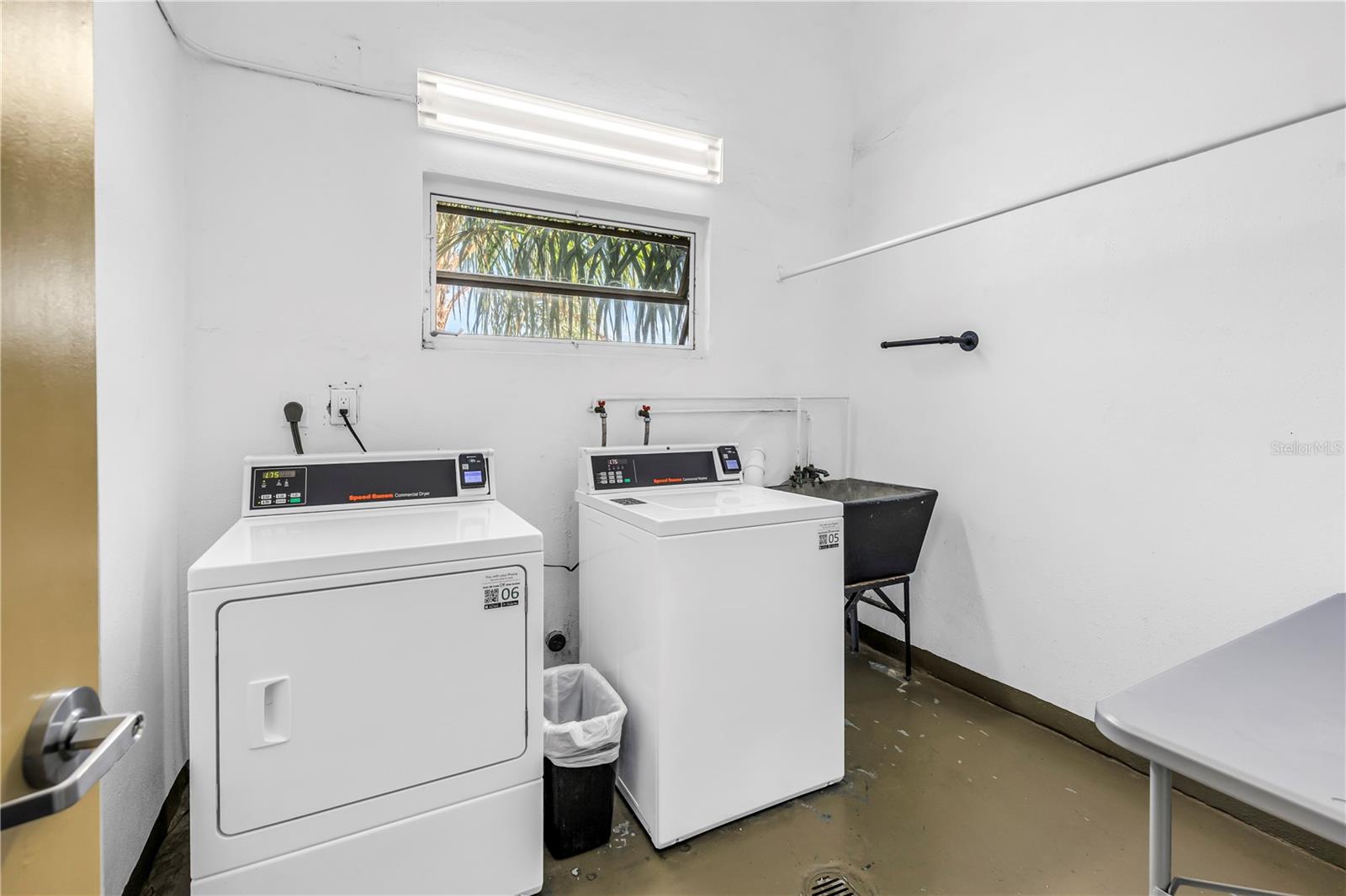 GATEWAY SQUARE APTS - Residential