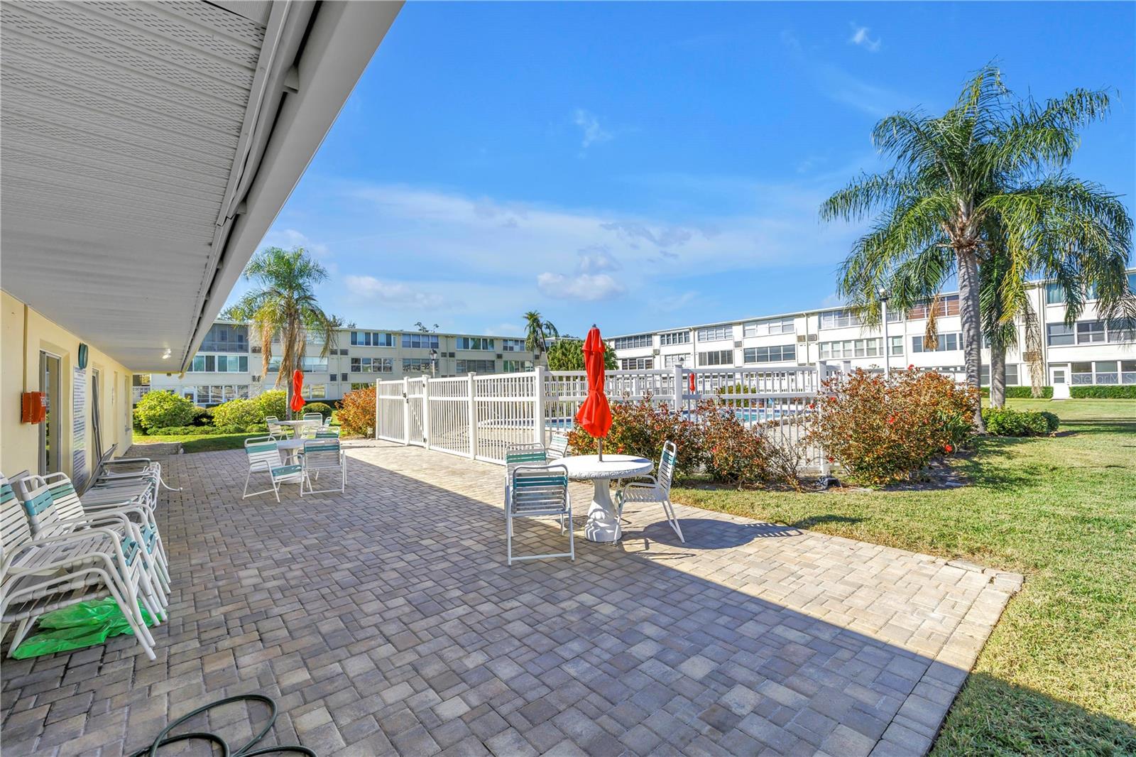 GATEWAY SQUARE APTS - Residential