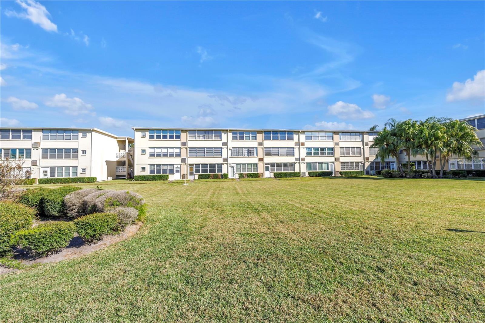 GATEWAY SQUARE APTS - Residential