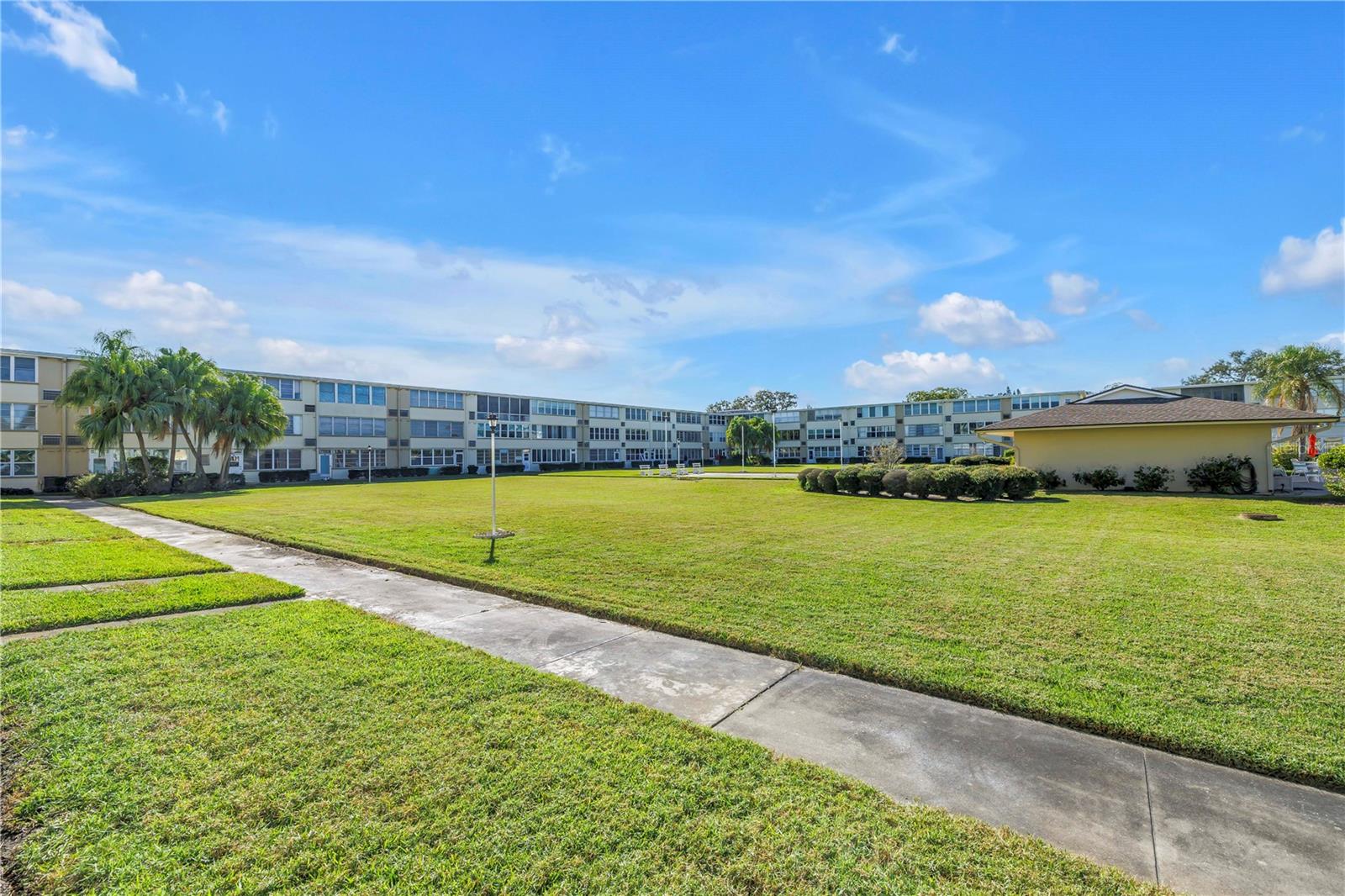 GATEWAY SQUARE APTS - Residential