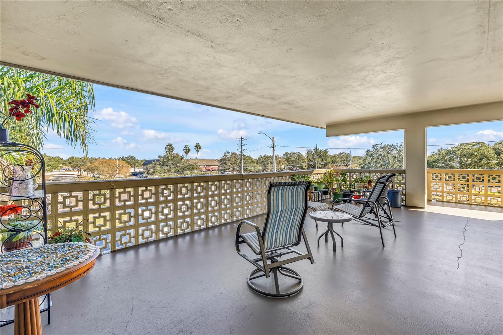 GATEWAY SQUARE APTS - Residential