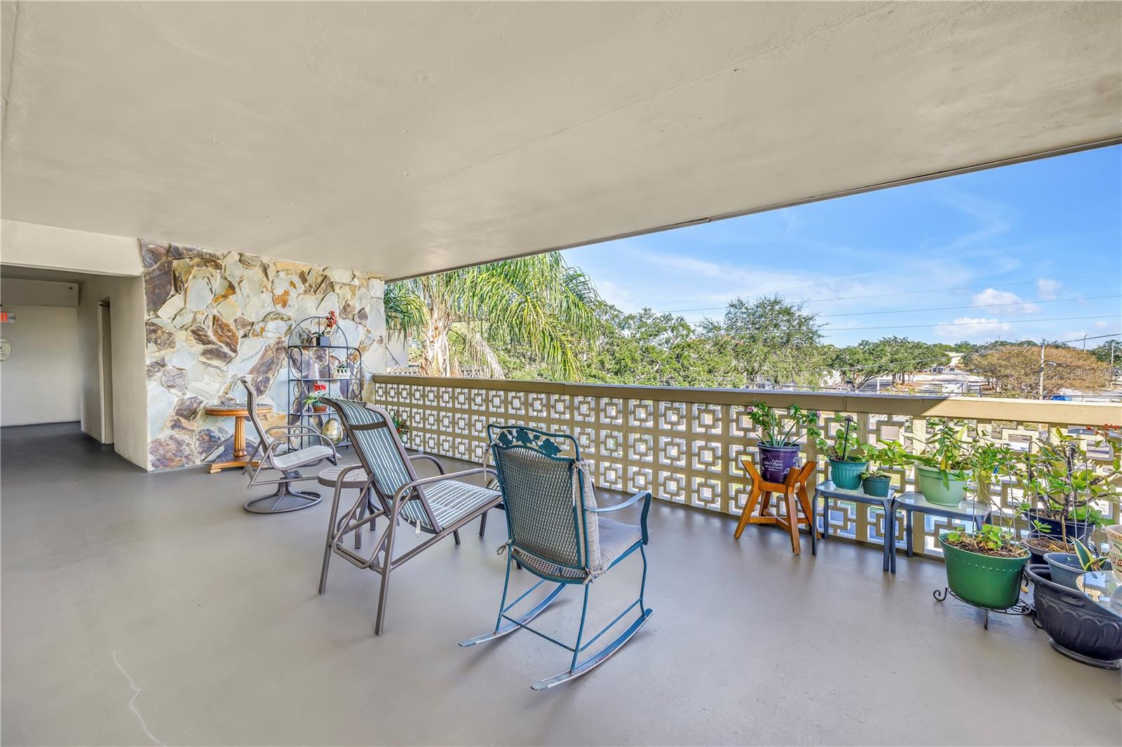 GATEWAY SQUARE APTS - Residential