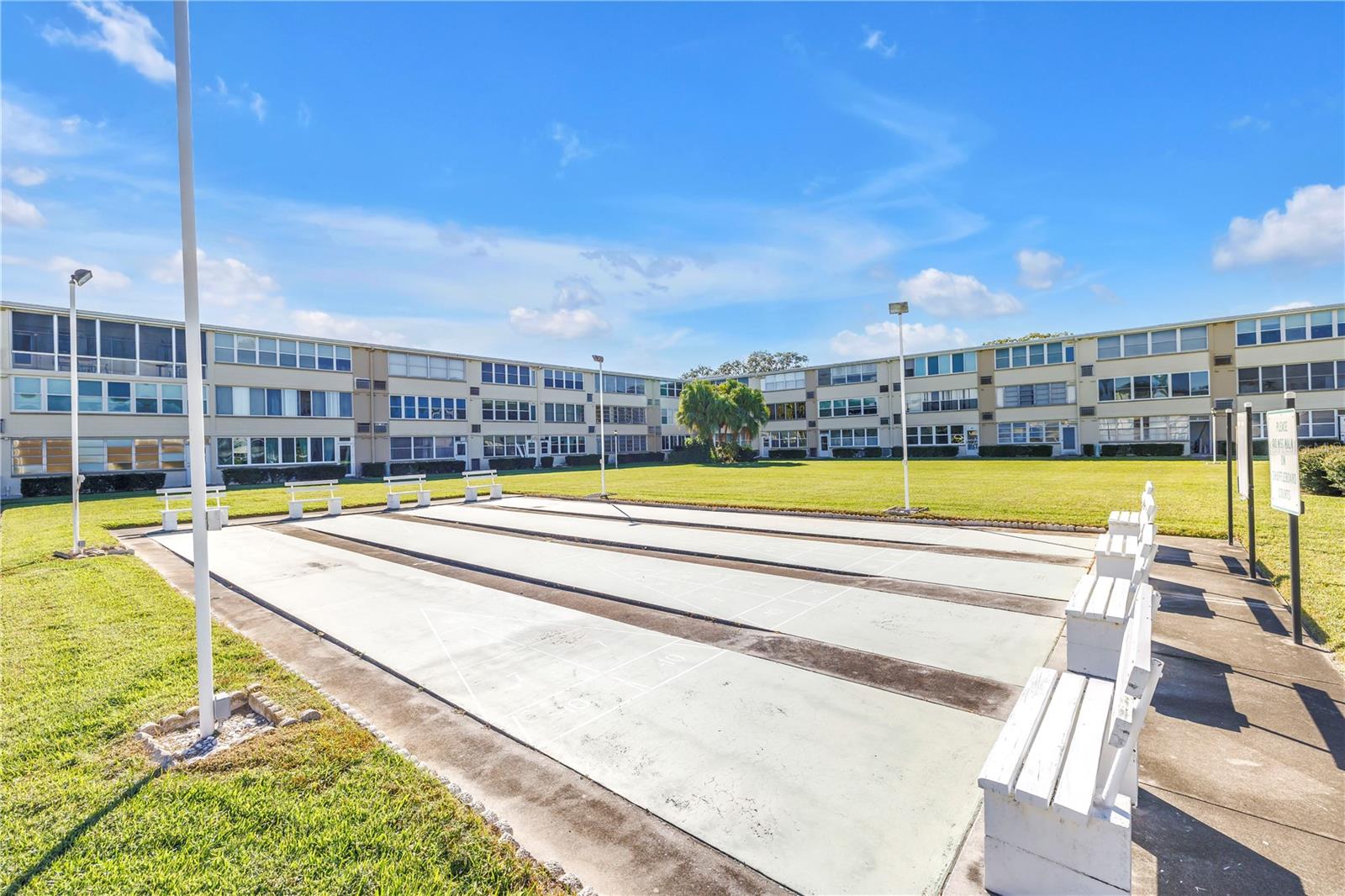 GATEWAY SQUARE APTS - Residential