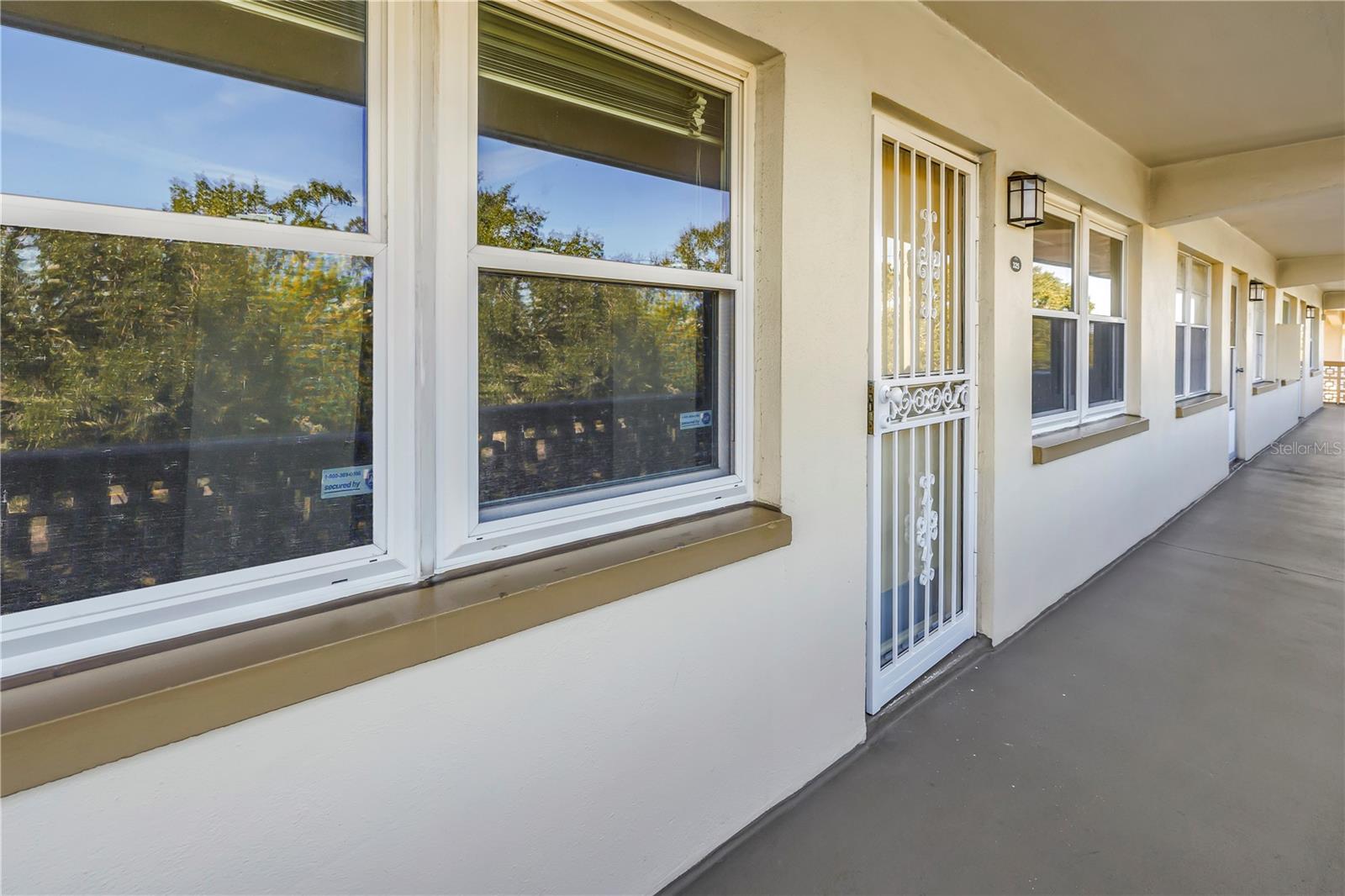 GATEWAY SQUARE APTS - Residential